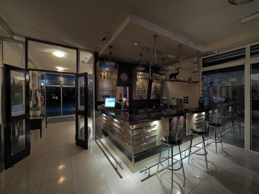 Garni Hotel Oasis Belgrade Exterior photo