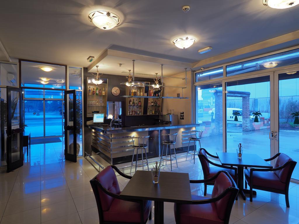 Garni Hotel Oasis Belgrade Exterior photo