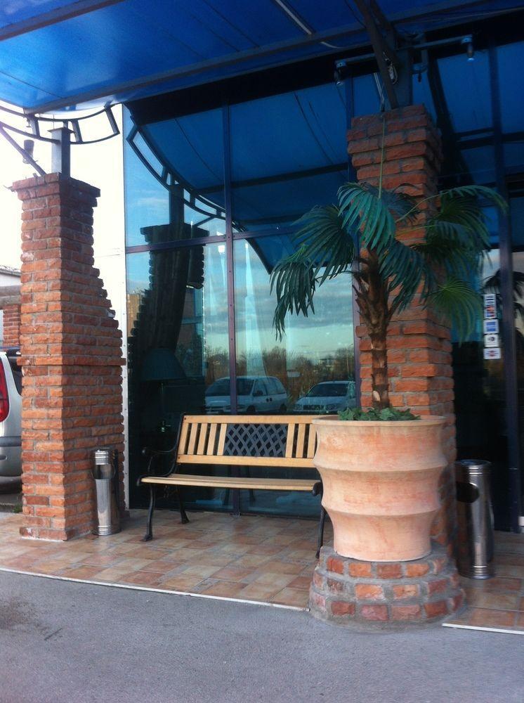 Garni Hotel Oasis Belgrade Exterior photo