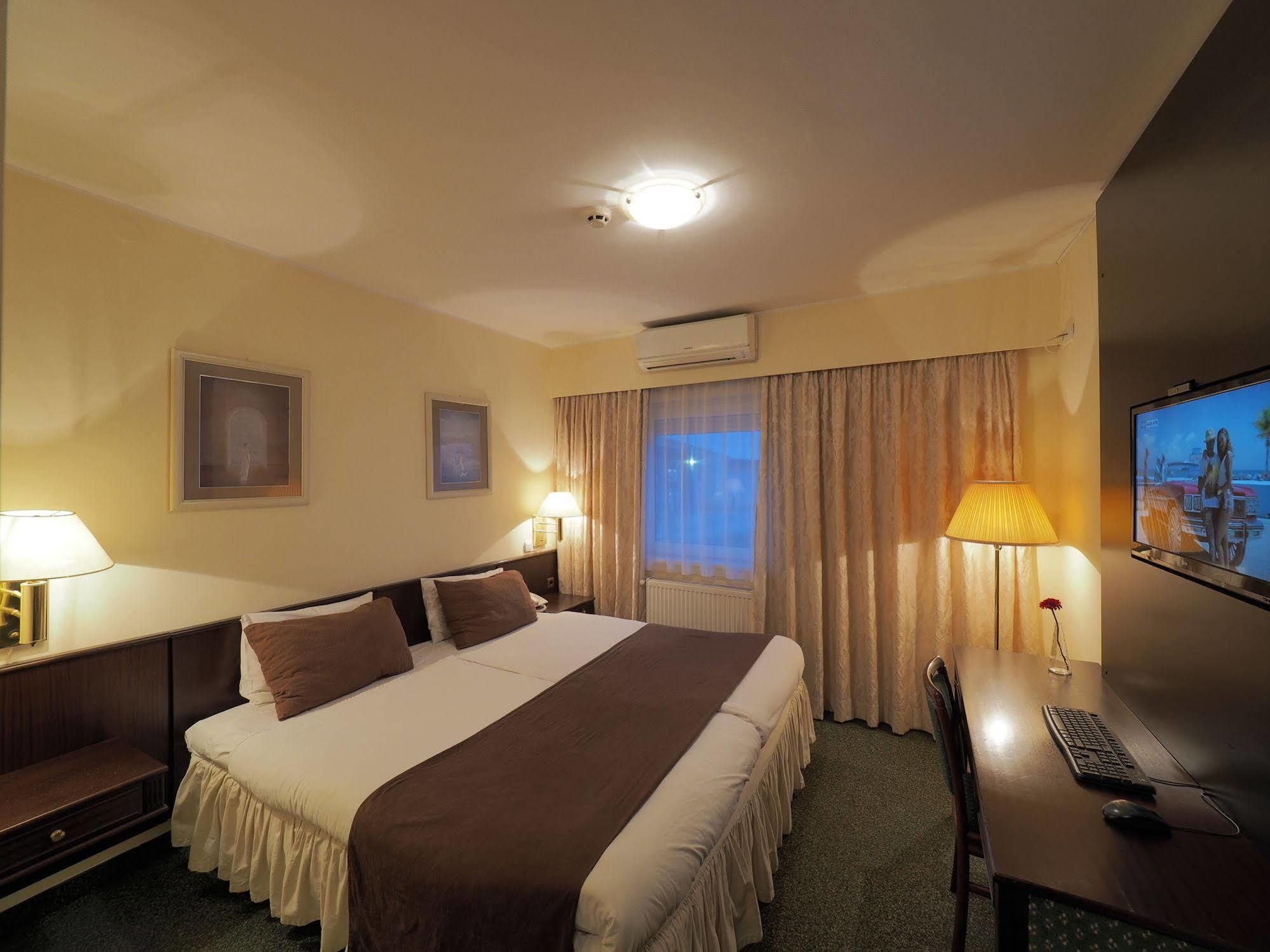Garni Hotel Oasis Belgrade Exterior photo